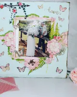 Cuadro de papeles decorados con flores y hueco para foto, modelo uno