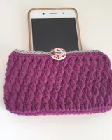Funda de móvil de crochet en lila con hilo de algodón