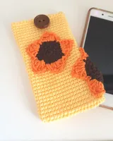 Funda de móvil de crochet con girasol tejido